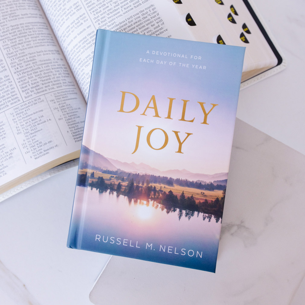 Daily Joy: A Devotional for Each Day of the Year - DBD-5244592